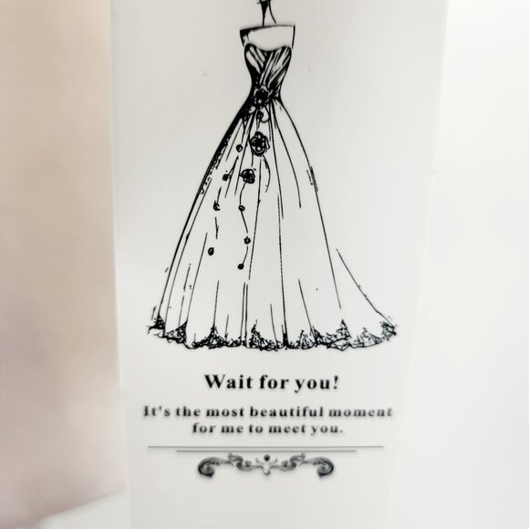 Vintage-Inspired Ivory Faux Fur Bridal Wrap With Rhinestone Brooch - Picture 4 of 12